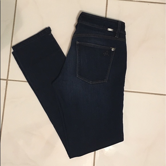 DL1961 MID RISE 4-WAY 360 STRETCH JEANS IN EUC SIZE 27 - Picture 3 of 5